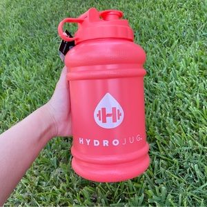 NWT CORAL HYDROJUG 2.2 LITERS 73 FLOZ